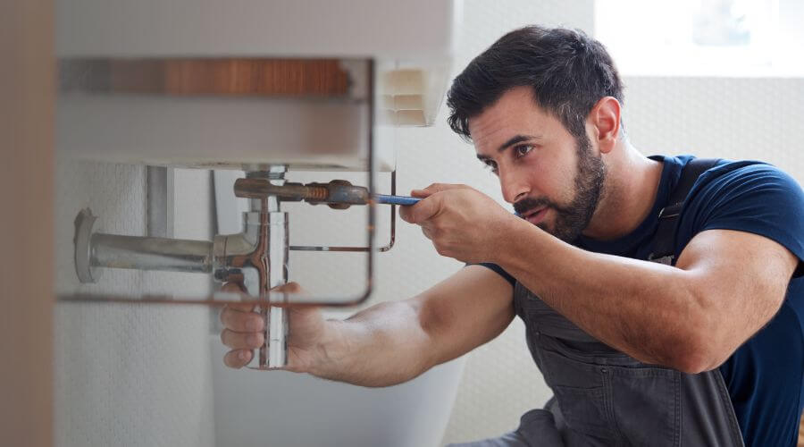 Expert burst pipe repair services in Schoolcraft, MI